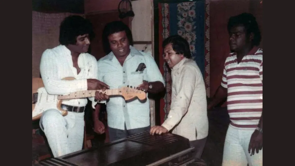 The Electric Guitar Enters Sinhala