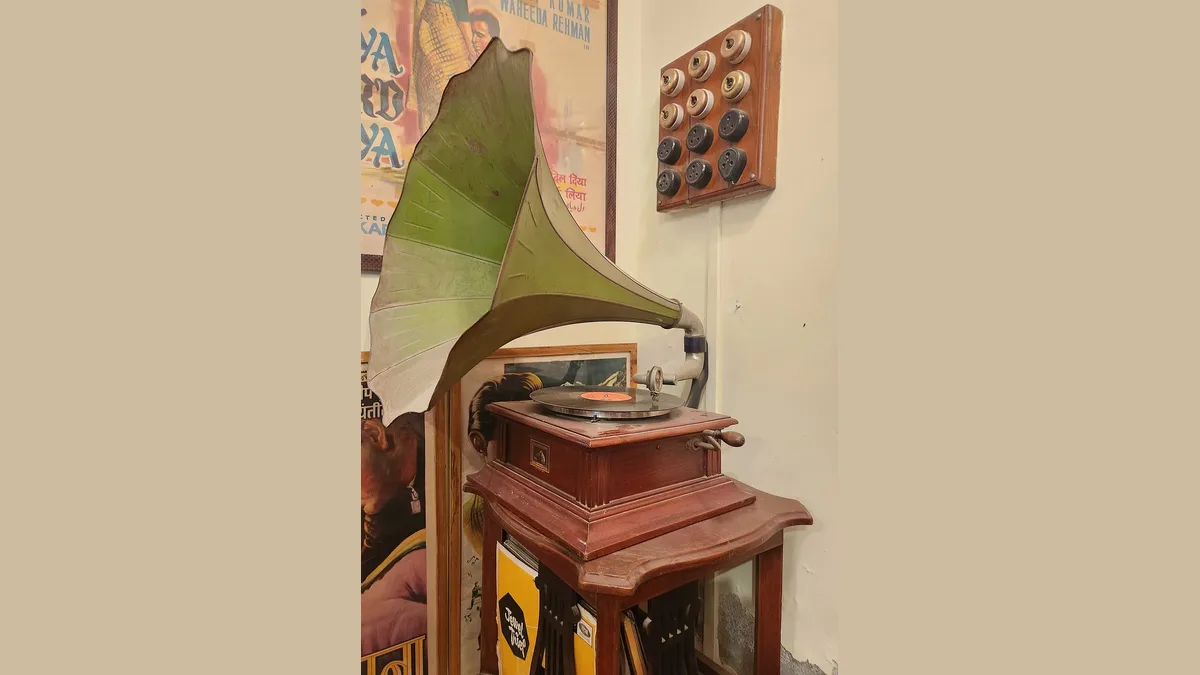 Vacana Danava: The Long War Against Putting Words on Hindi Tunes